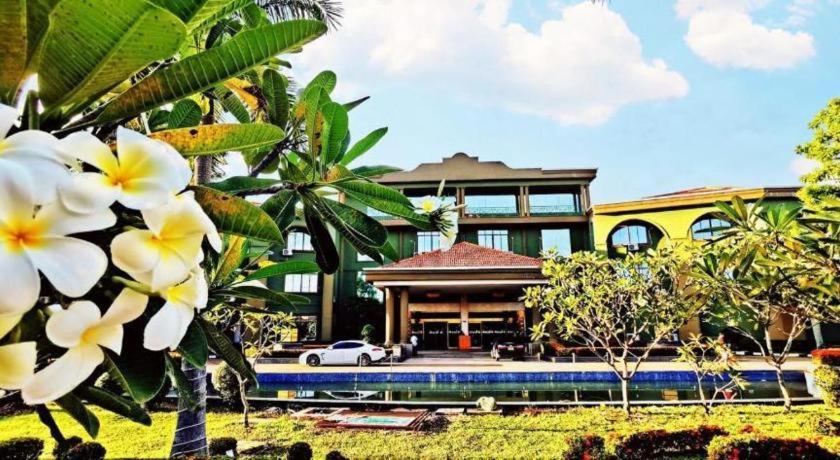 Dork Jumpa Hotel Vientiane Exterior photo
